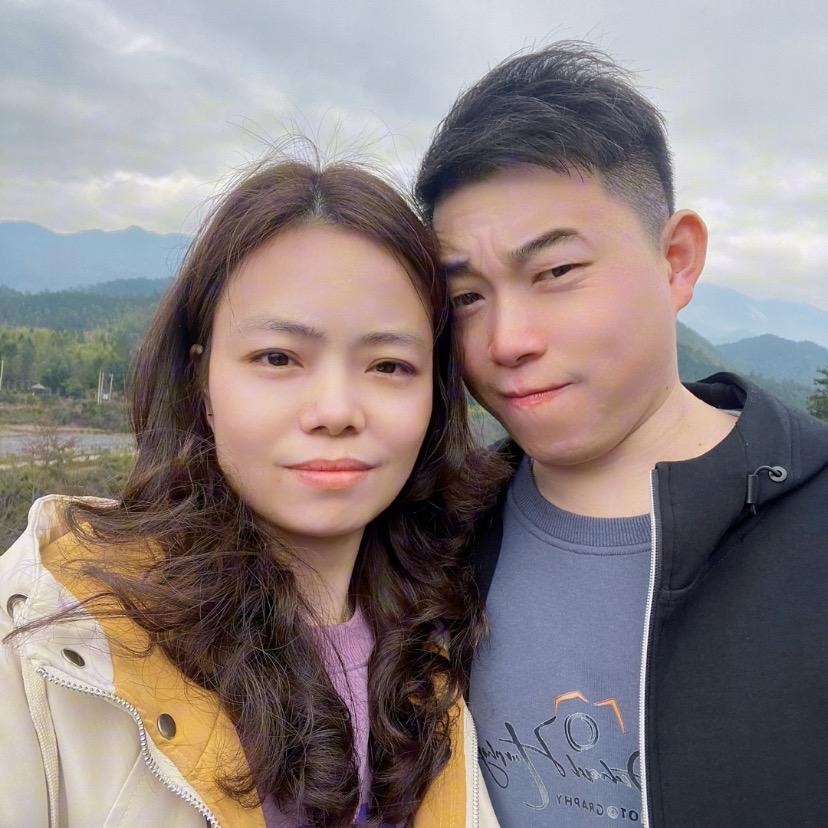 小谈夫妇一家