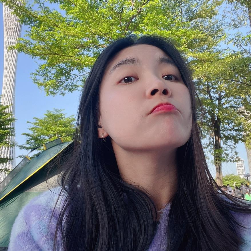 是Lucie呀