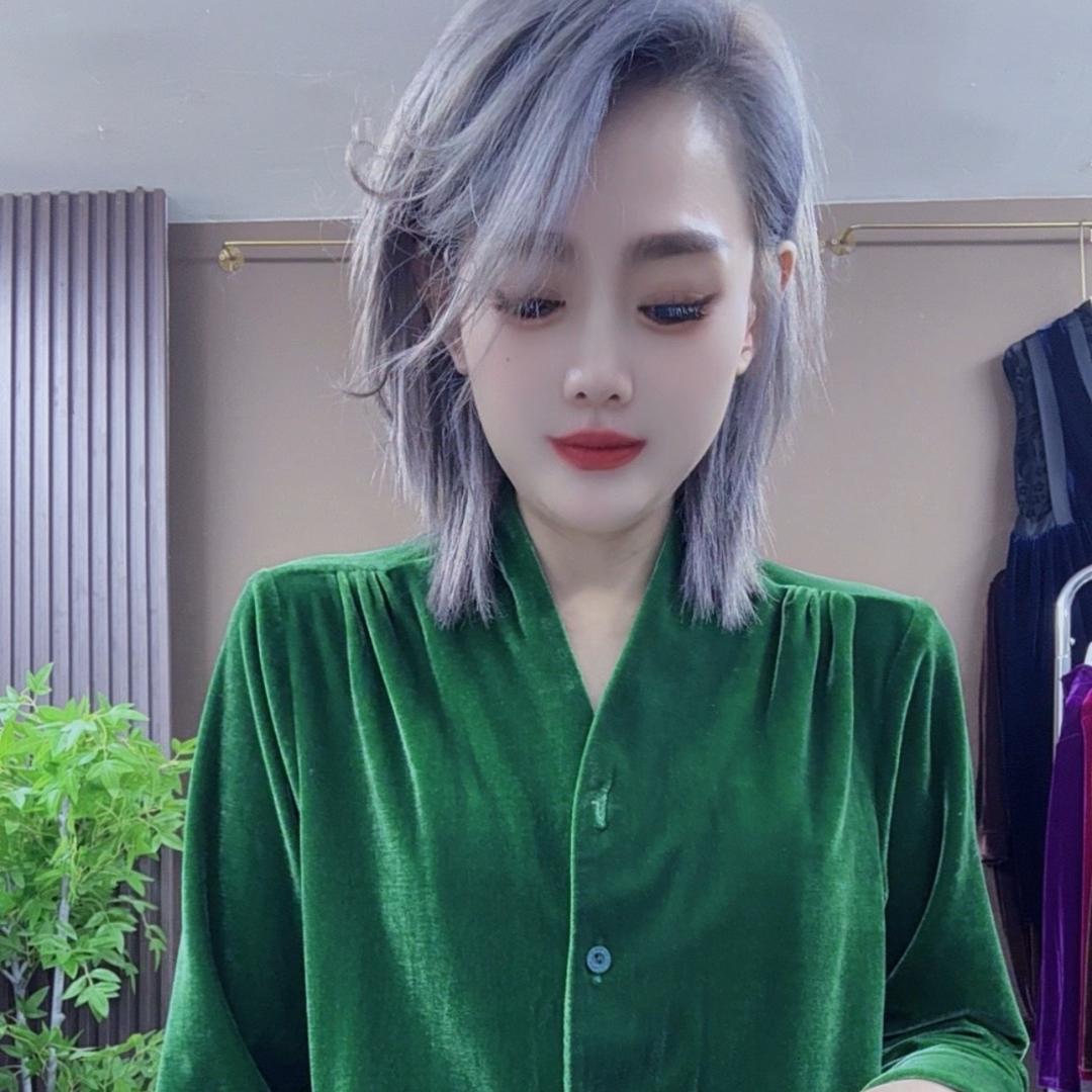 哈尔滨伊巍女装工厂店