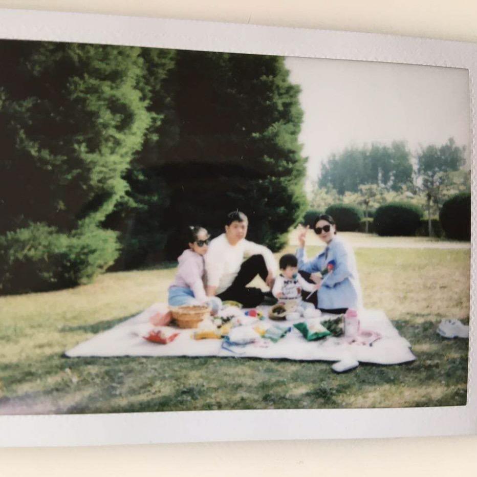 @亮