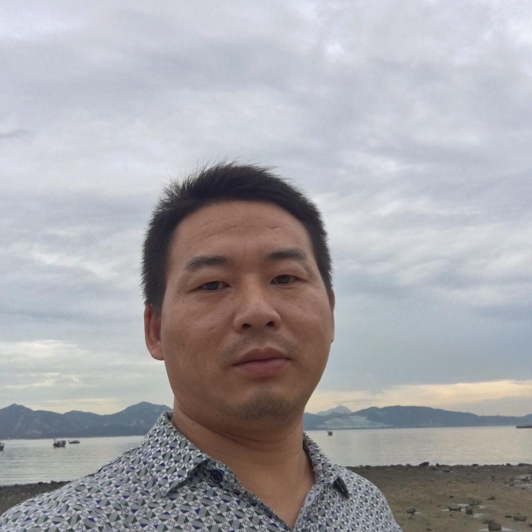 游荡在花丛中
