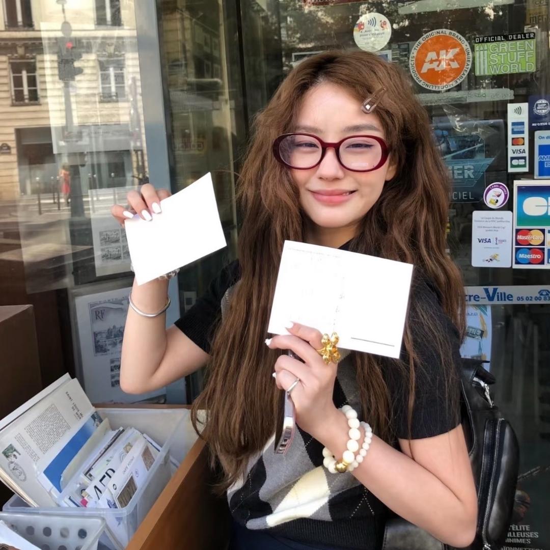 不跷二郎腿女士