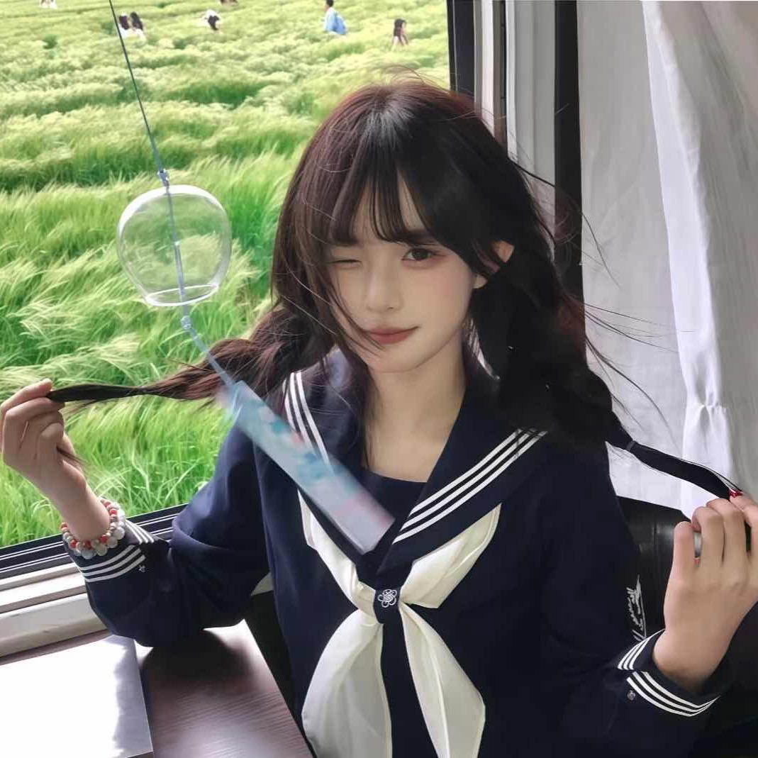 小居.