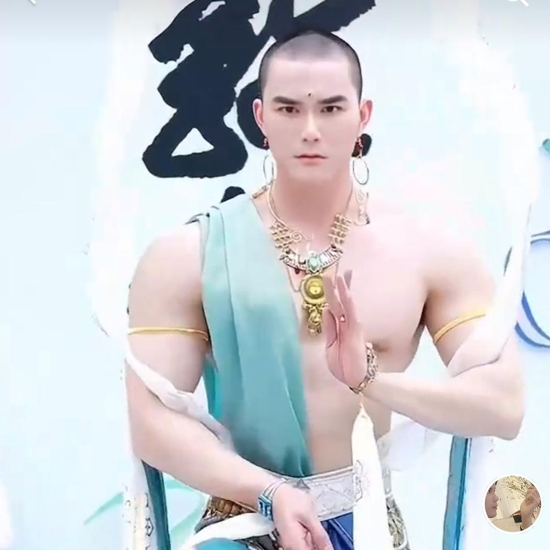 เก้า. 九少