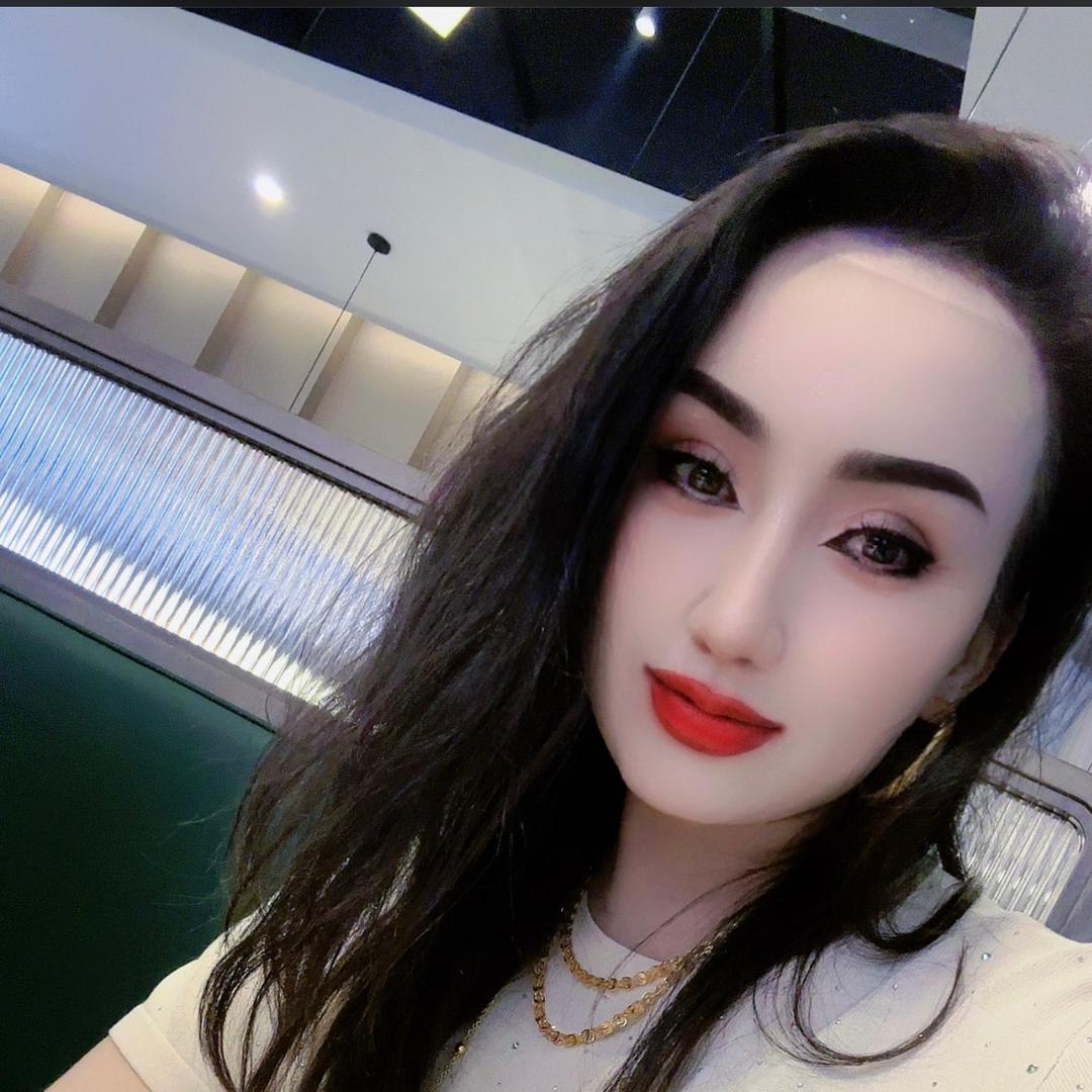 阿瓦提娜孜柠服装店