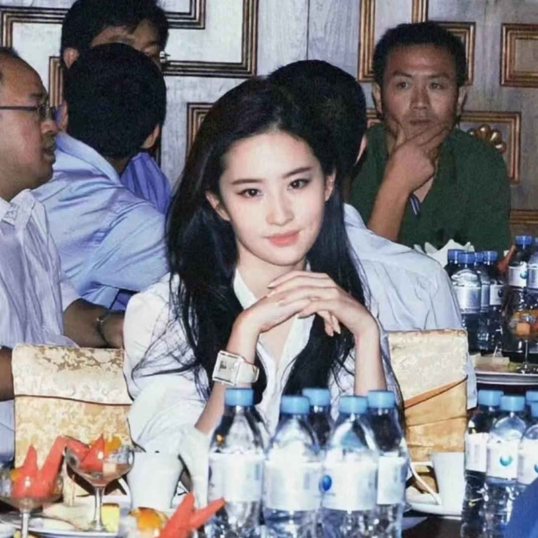 卖萌比当0累