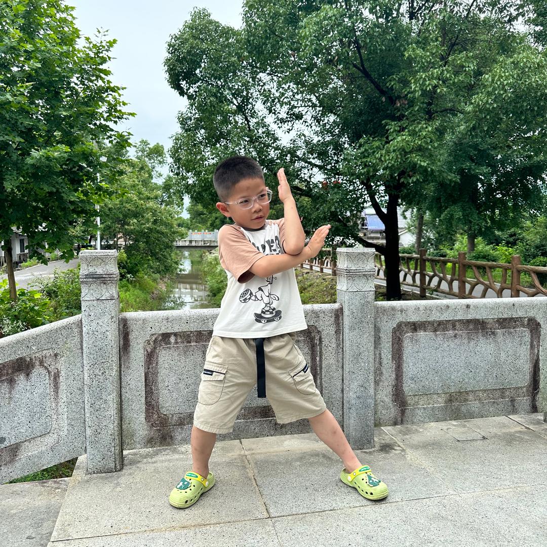 小王追光记