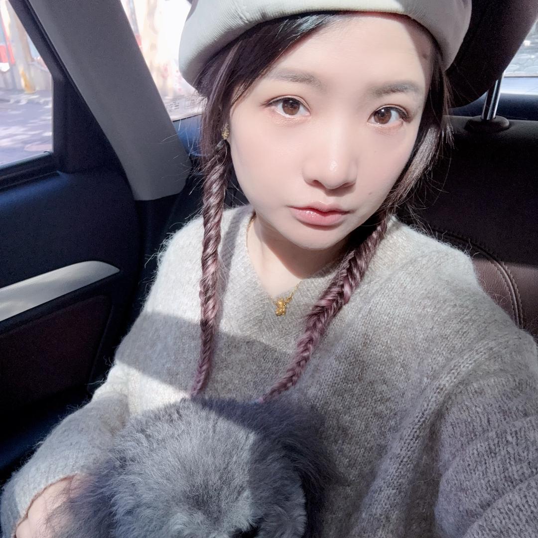 爱吃草的小白兔