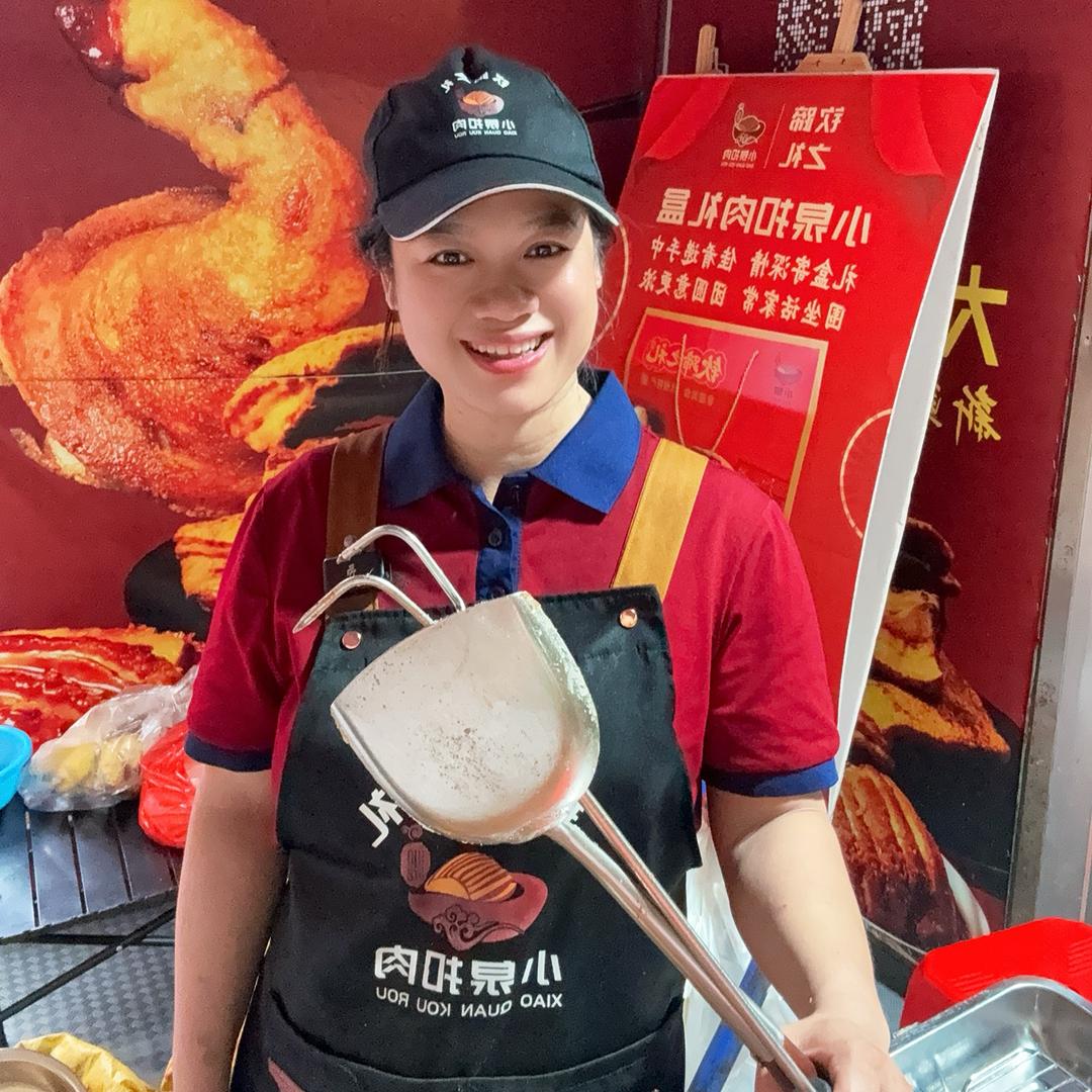 在钦州卖扣肉的小泉