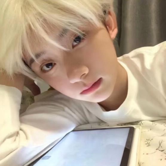 小休（极鸣电竞）