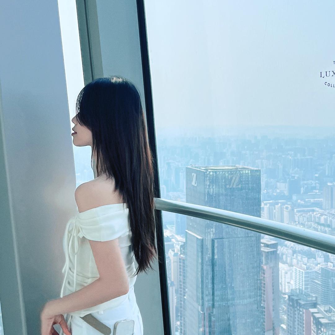 我才不会哭。