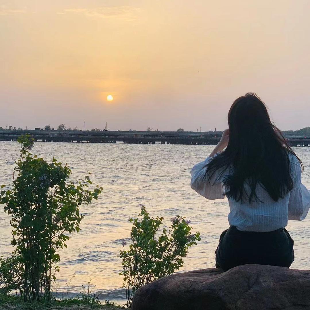 彩逸佩推文