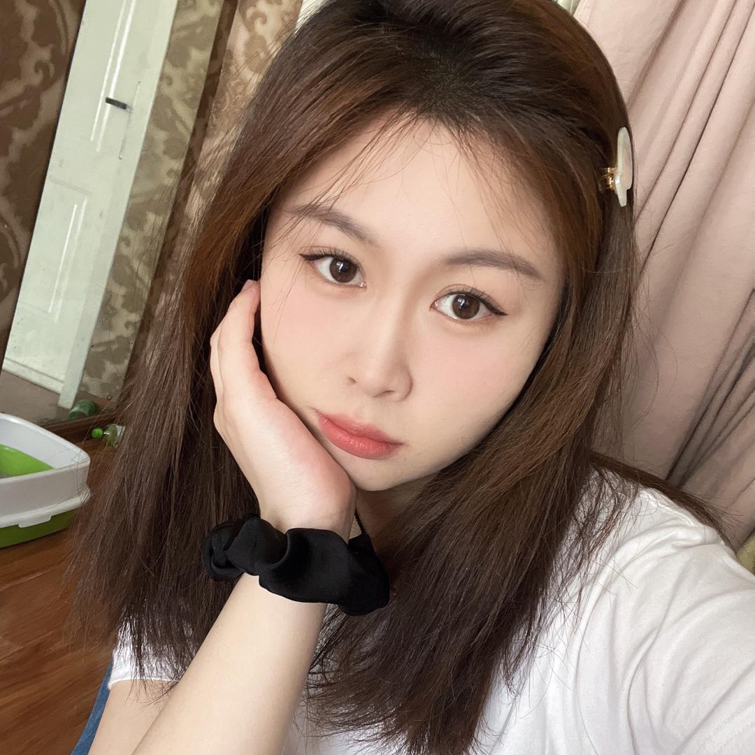 敏敏.