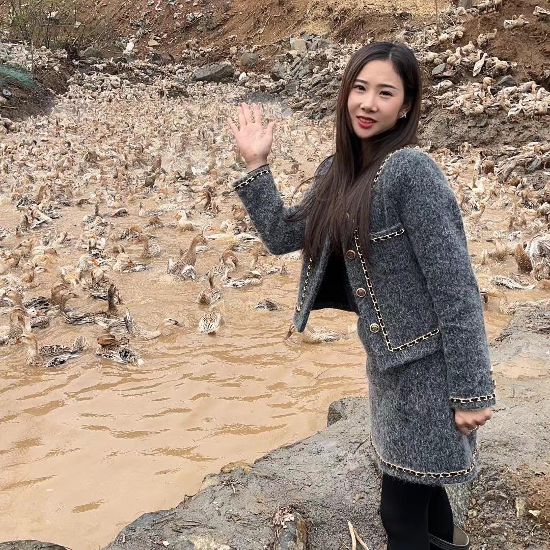 卖鸭蛋的小姑娘