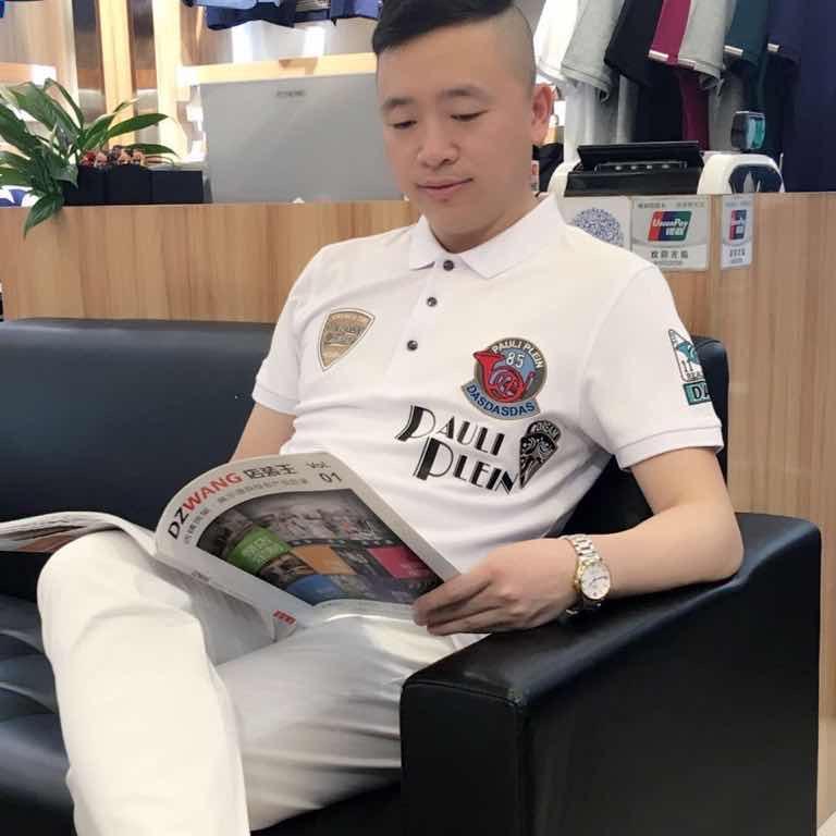 上海梦娜德拉男装1
