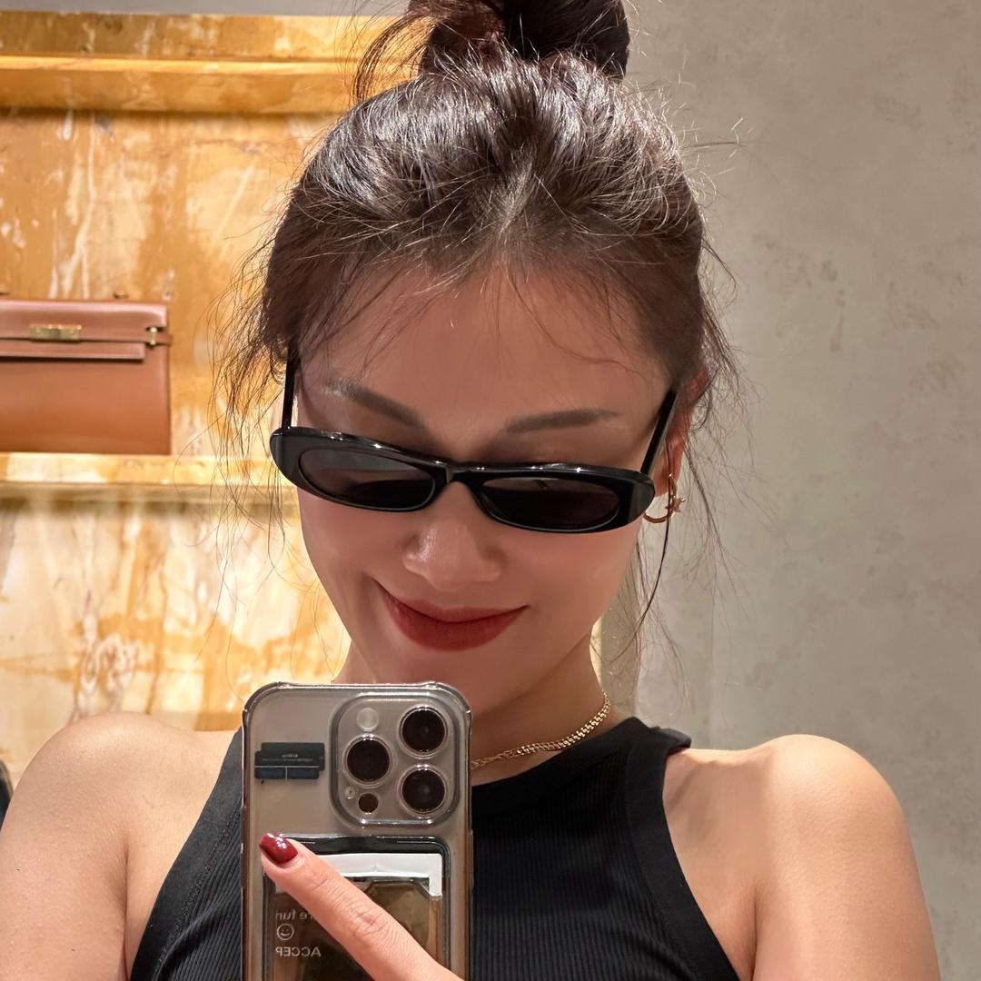 吴茜妮女装甄选