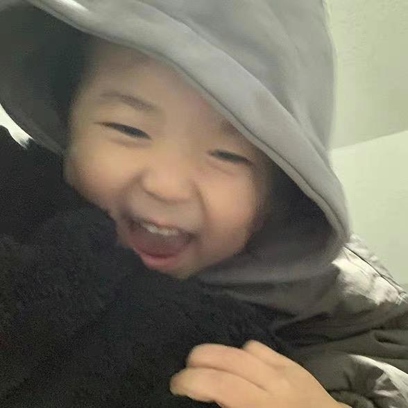 😴小肥猪在被窝🥱