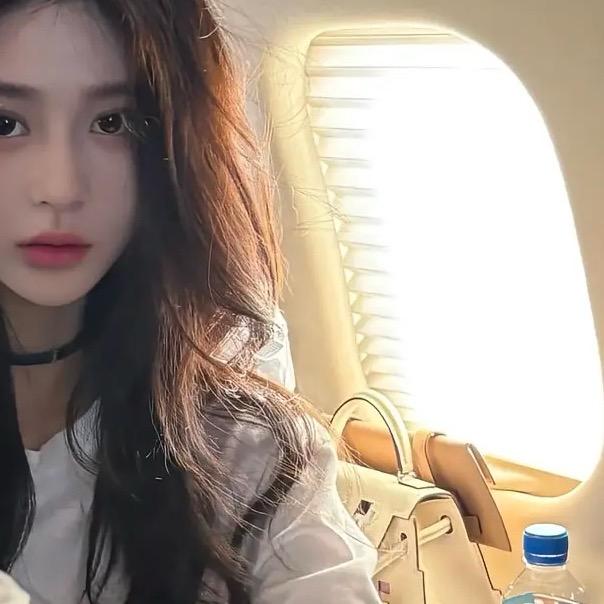 哈喽女孩（同款在橱窗）