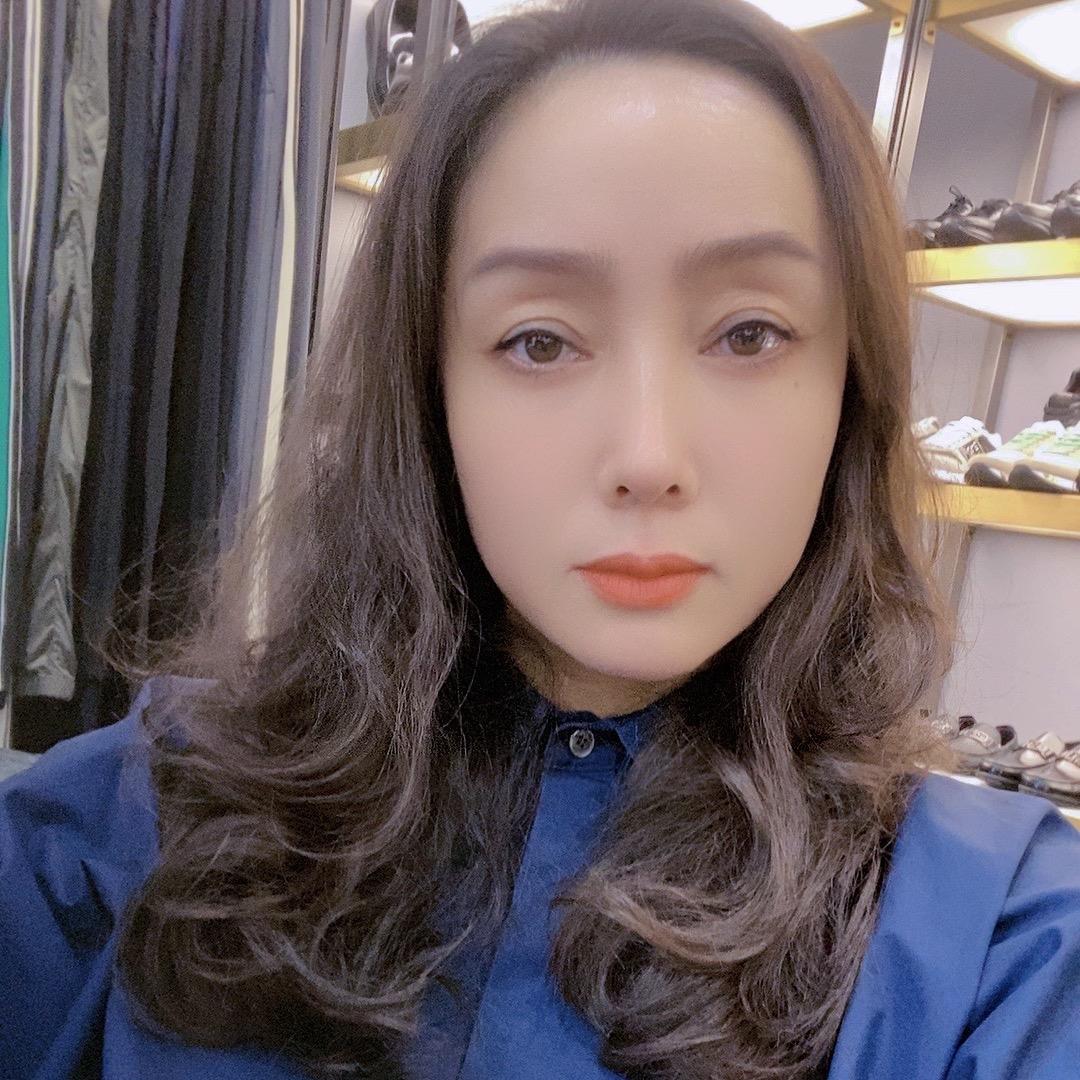 大石桥市金臻名品潮流服饰店
