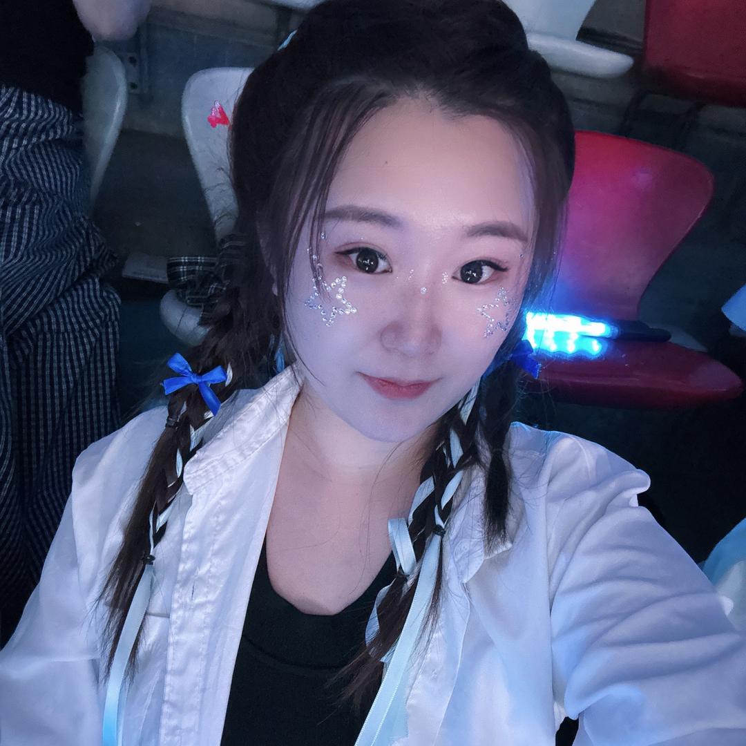 喂喂是月月嘛😉