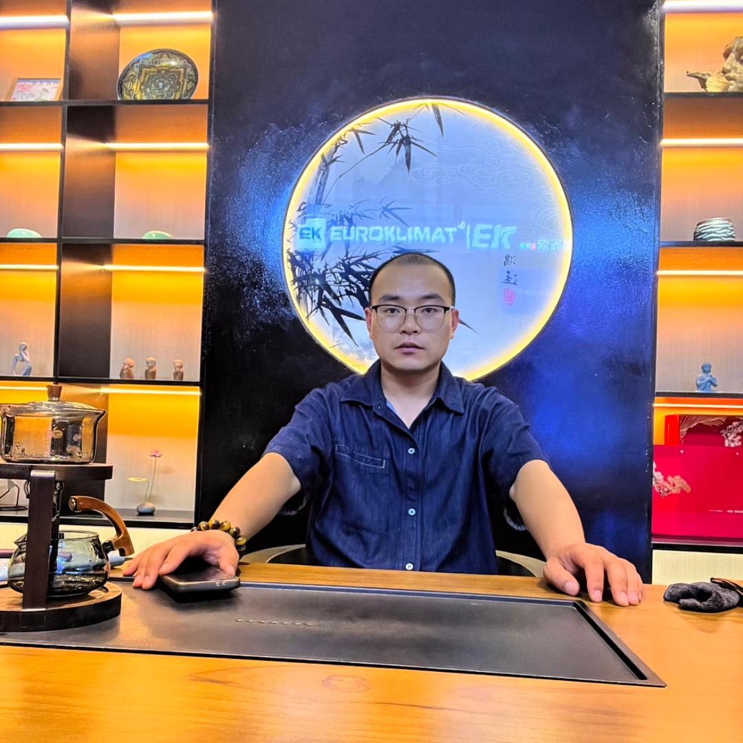 暖  通  小  晨