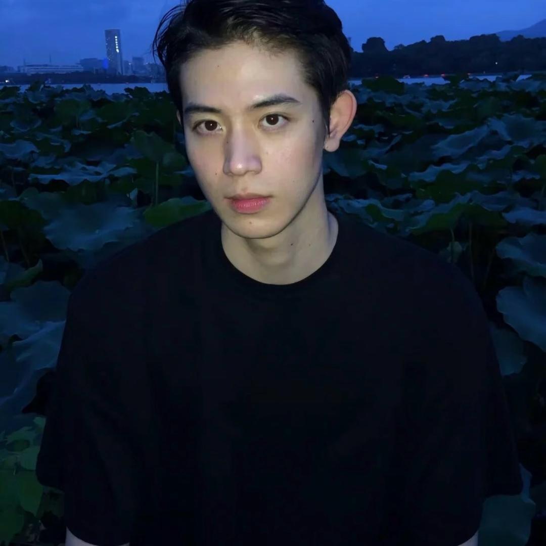 上池那男的