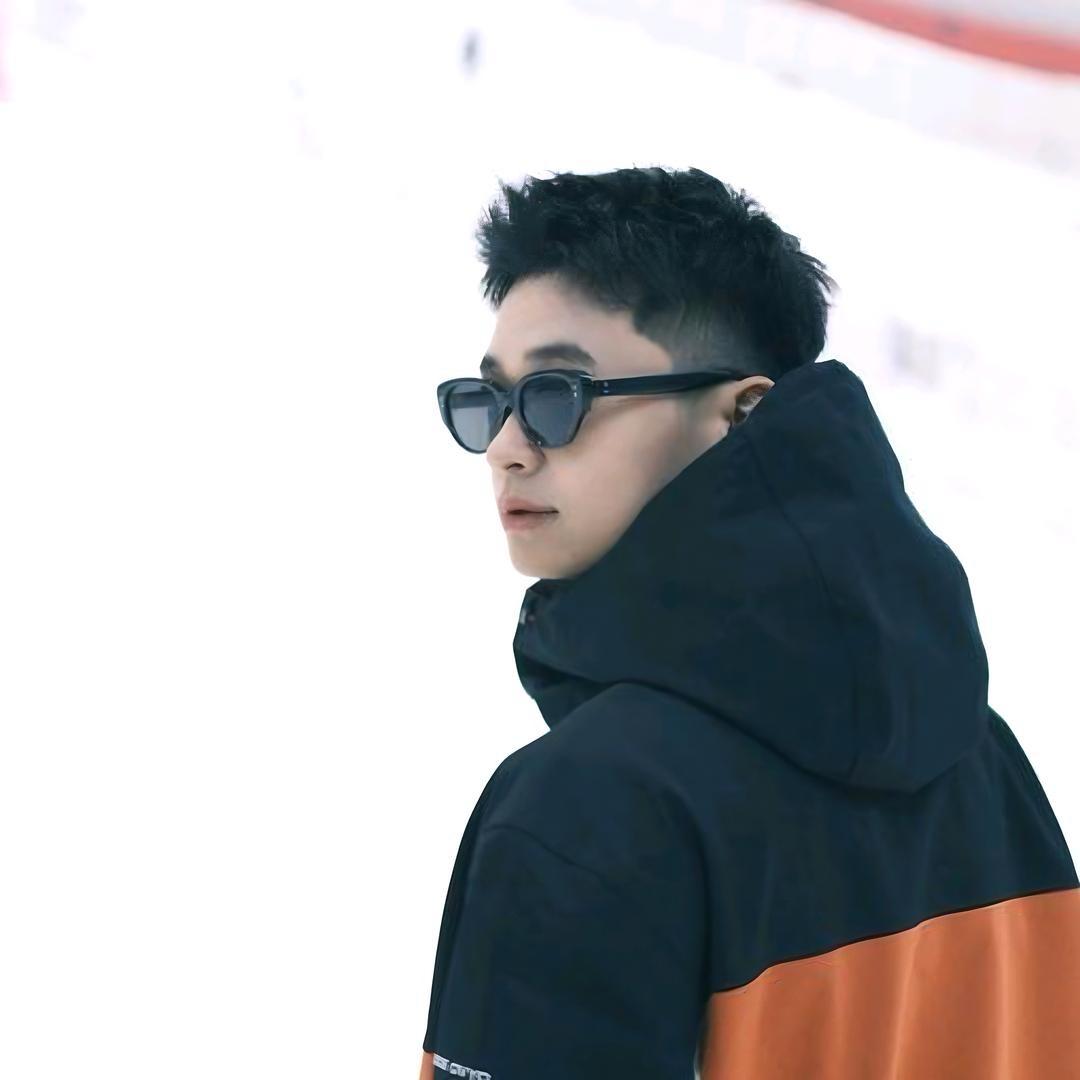 滑雪的菠萝🏂（鳌山签约教练）