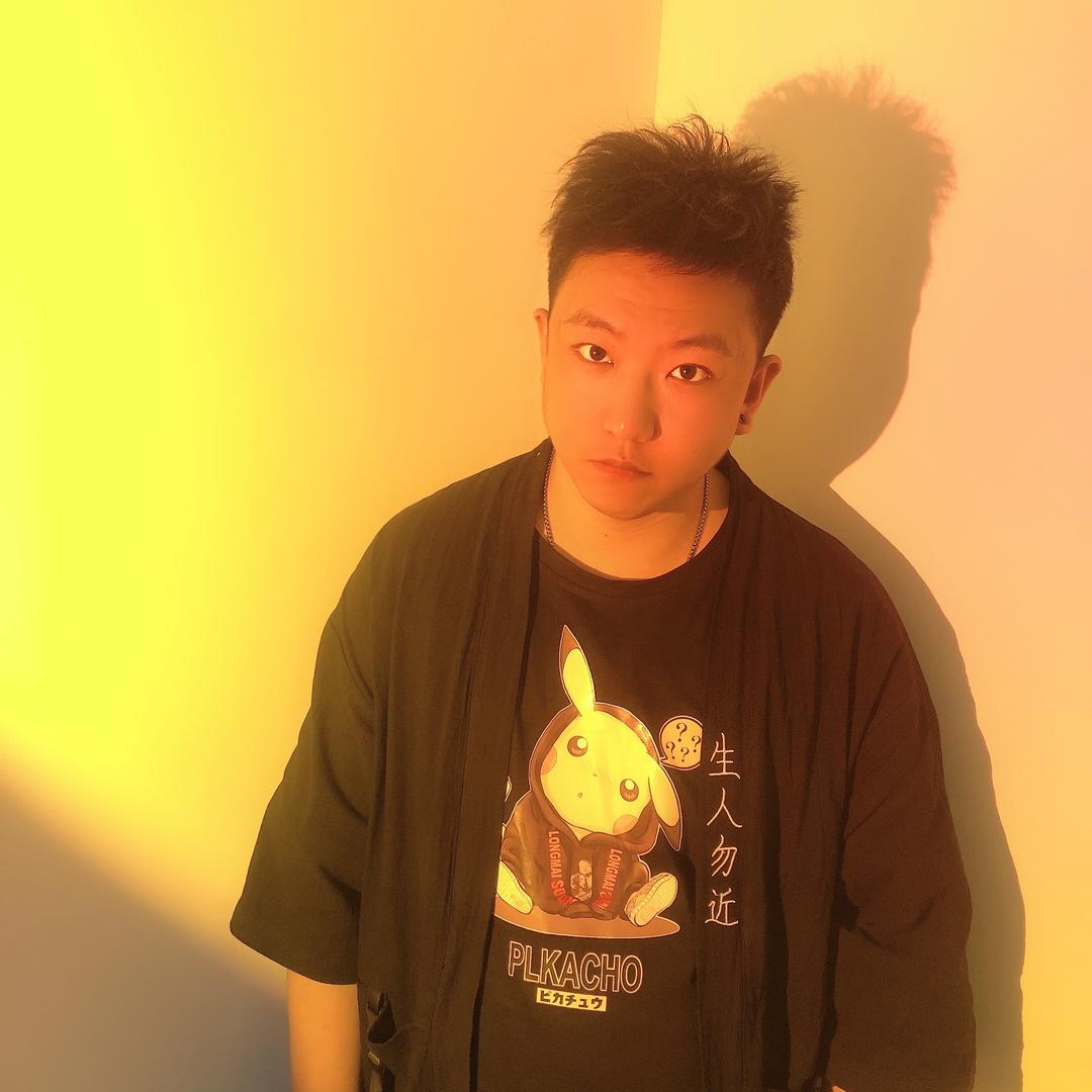 灵少