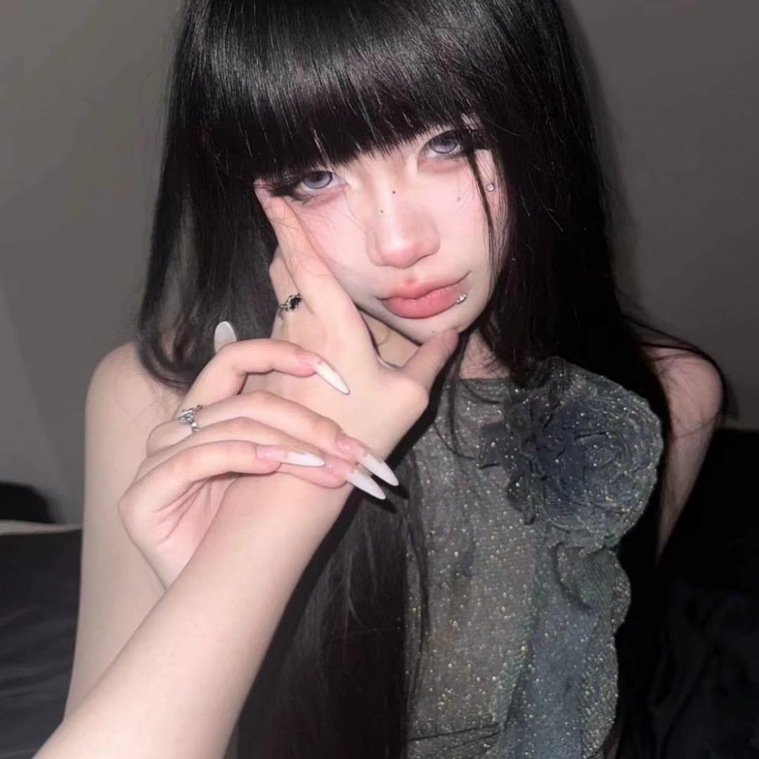 你脸红了唉