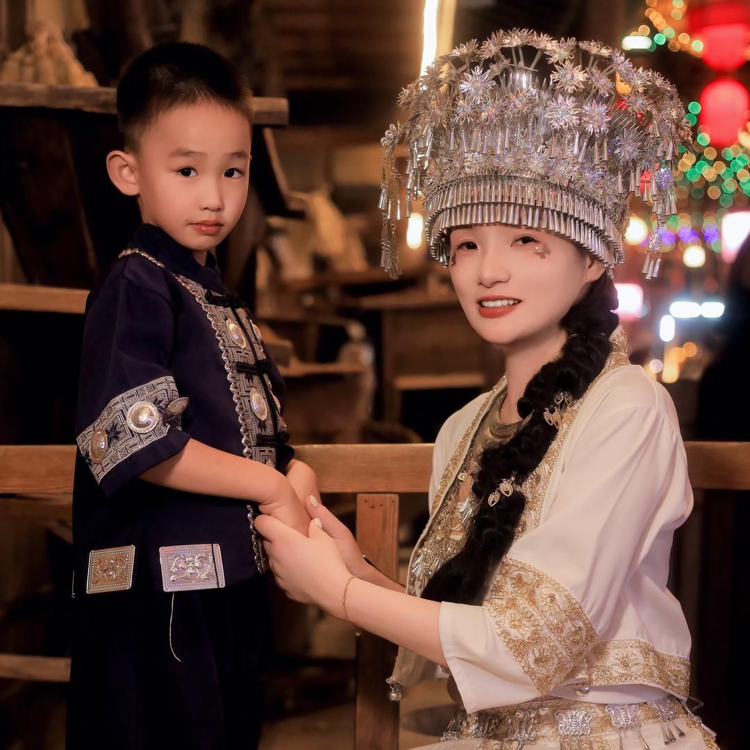 👑  成成