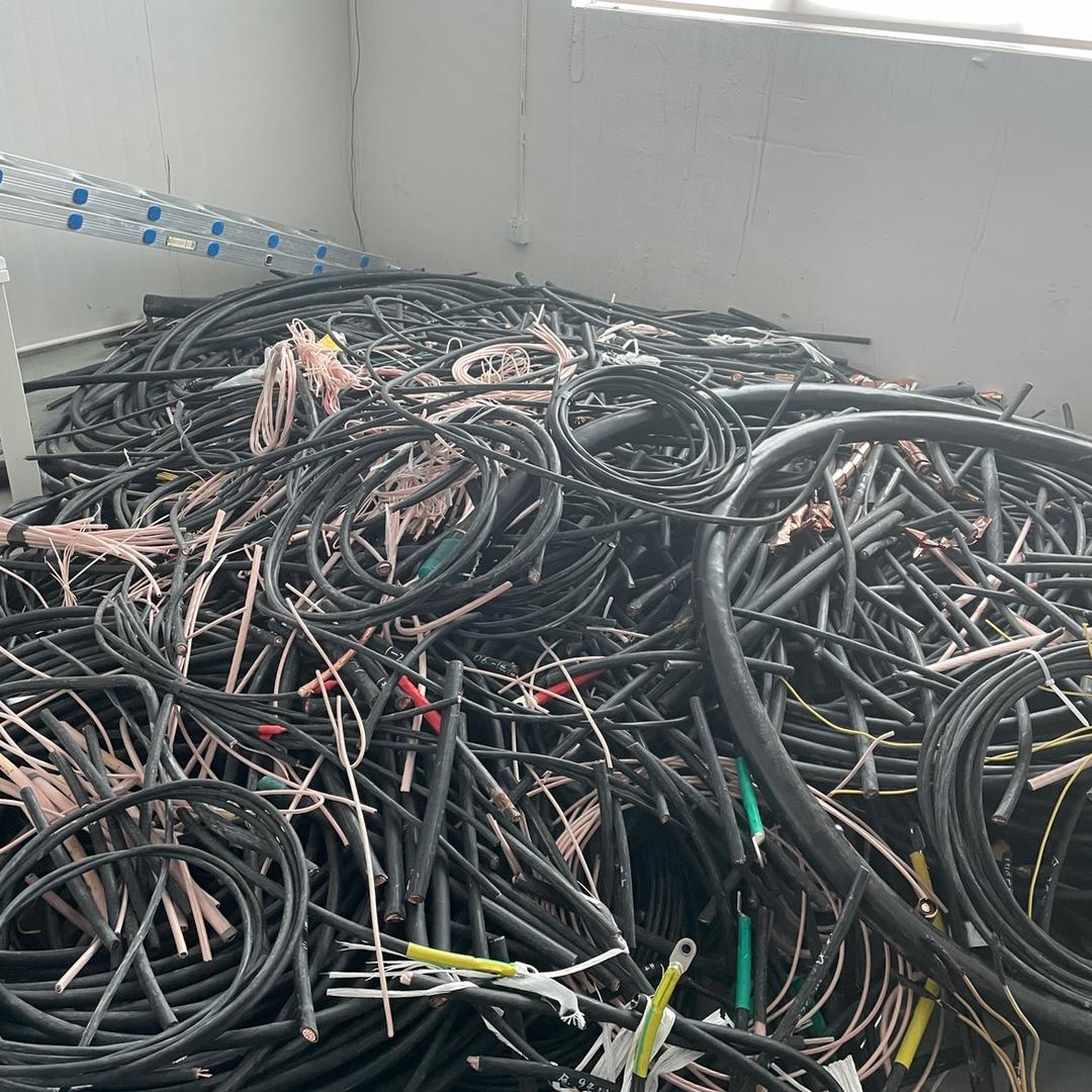 澎湃哥收电缆的一天