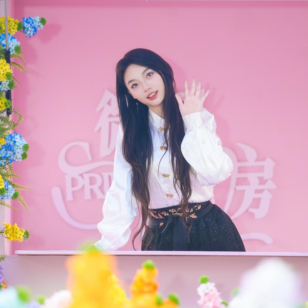 樱桃小嘴李林林