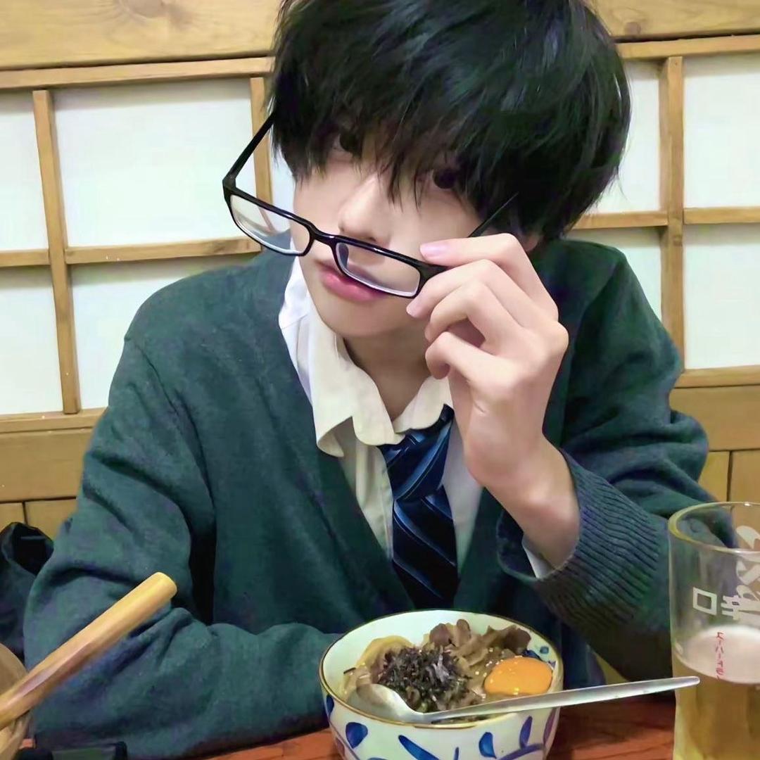 青