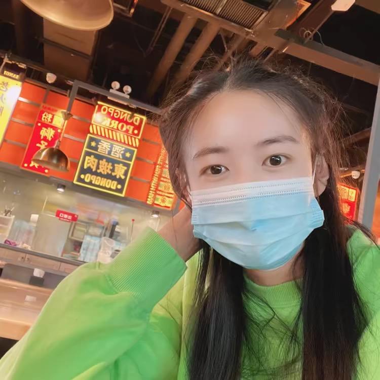 芽芽在绥中糖果铺子