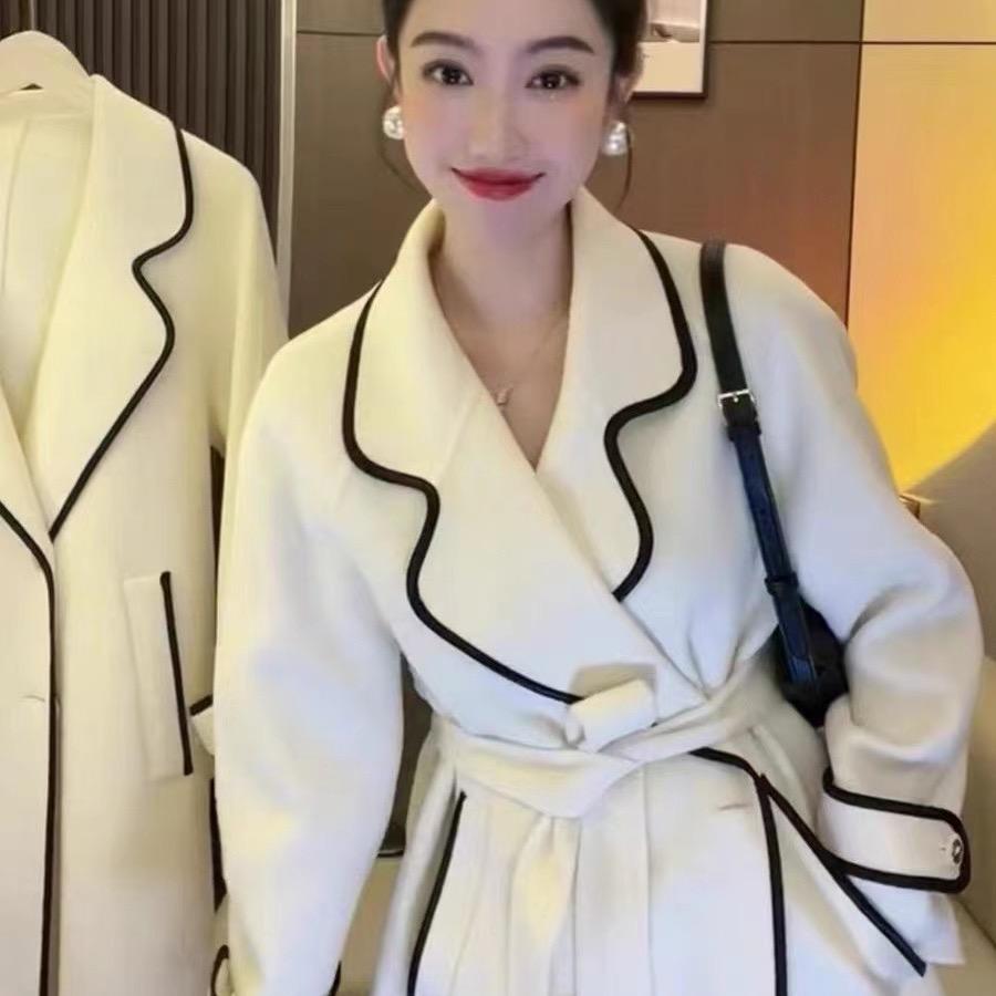 Elsa睡的比狗晚