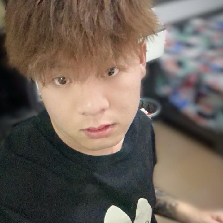 花臂大叔爱洗猫