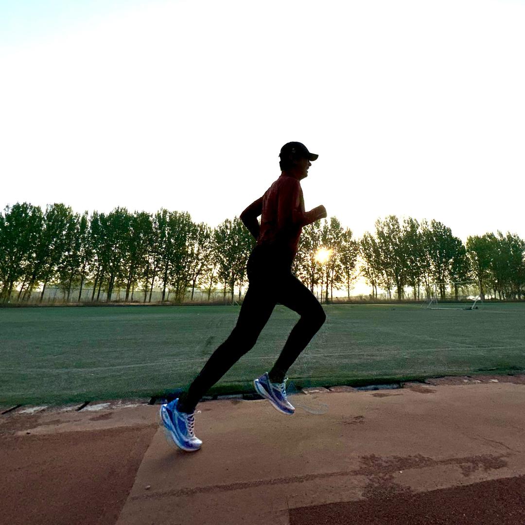 王老师在慢跑🏃