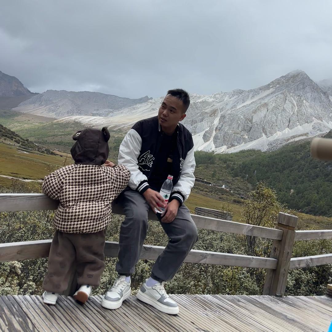 柳州阿锐新能源汽车