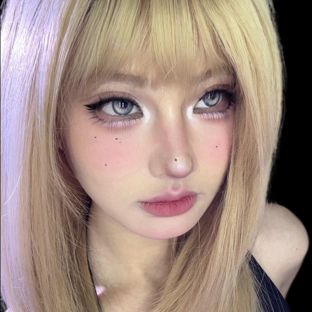 白色长颈鹿