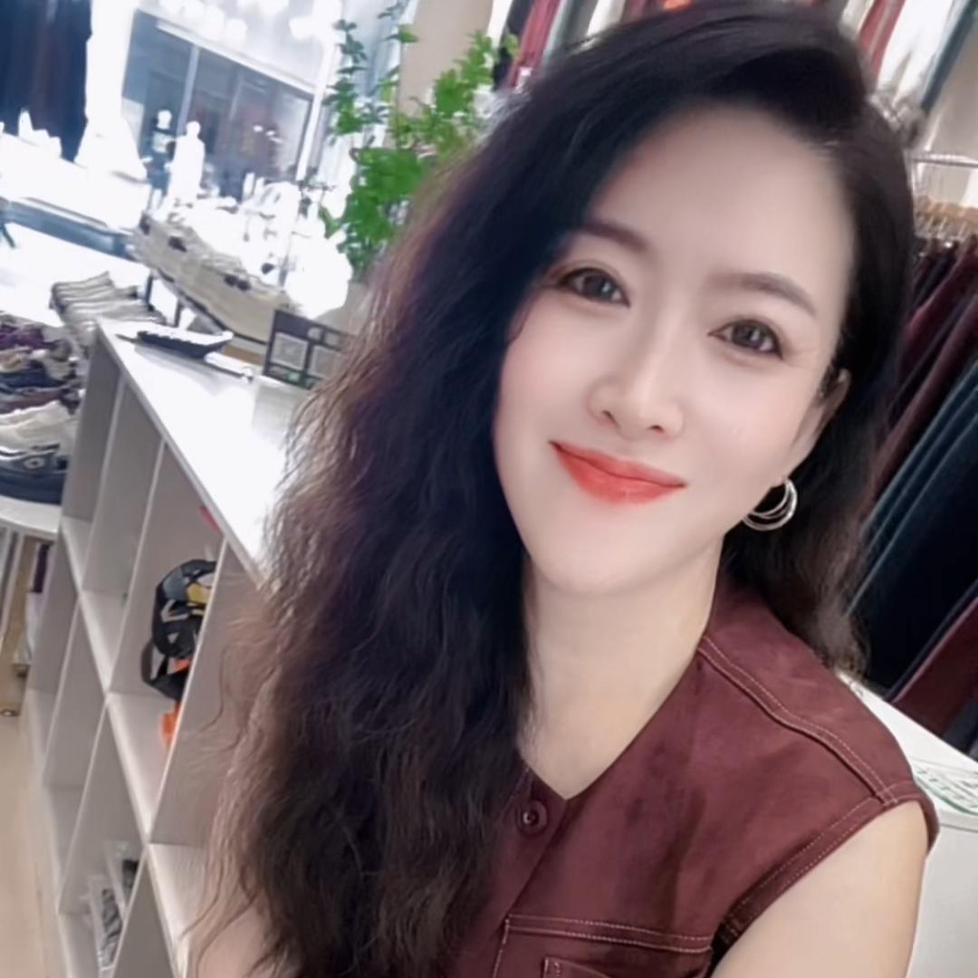 万荣县财富步行街伊人轩服饰