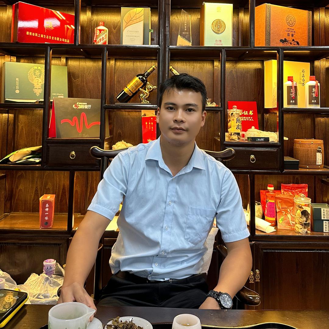 湛龙牛庄-总厨阿龙