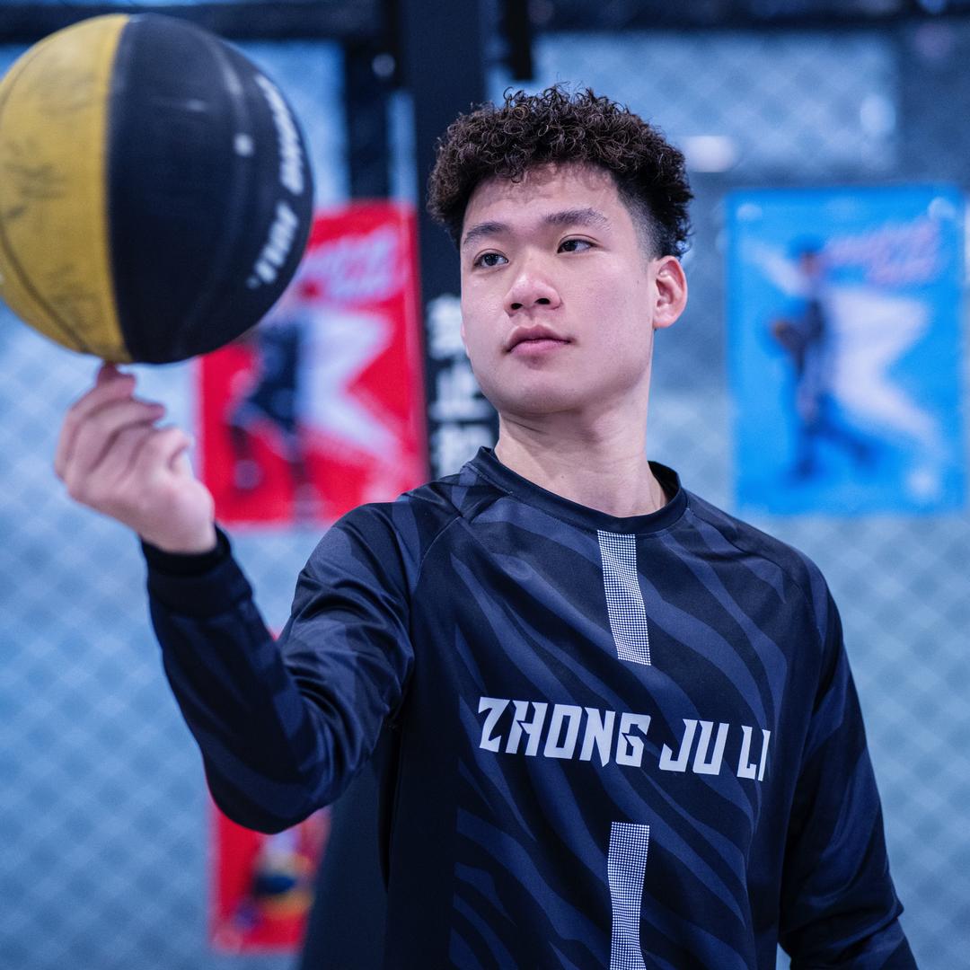 中距离体育—彭教