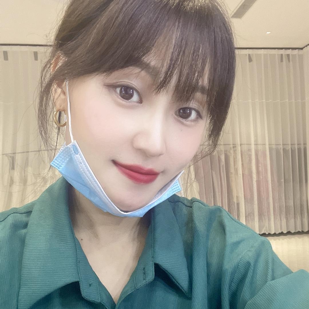 新娘化妆造型师璐思