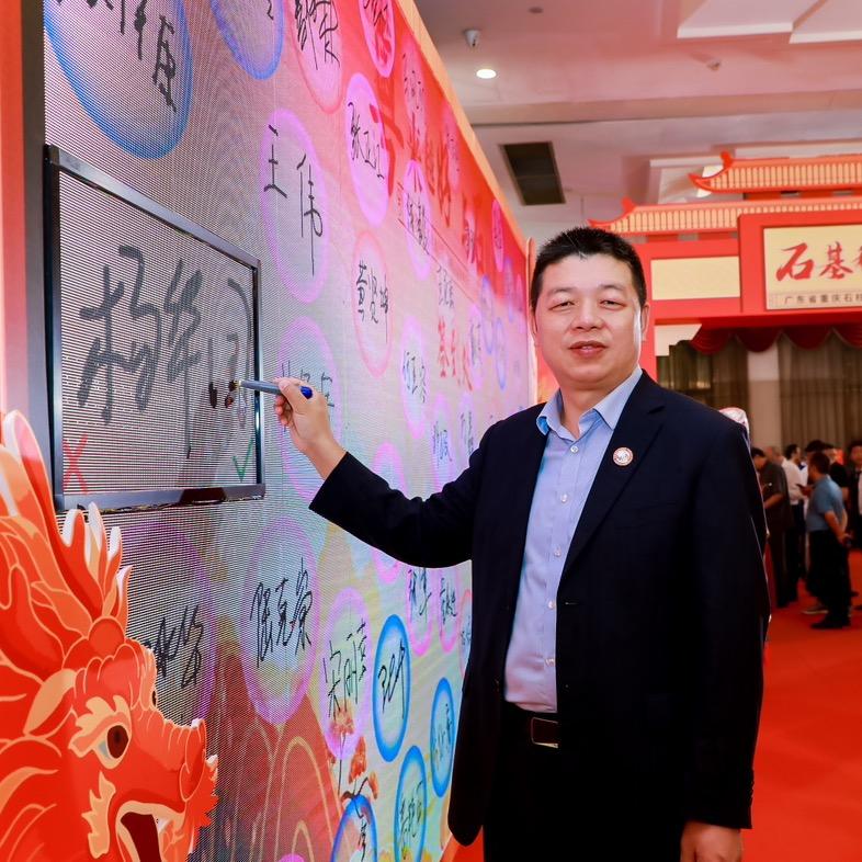 杨华国欧维嘉全屋定制工厂