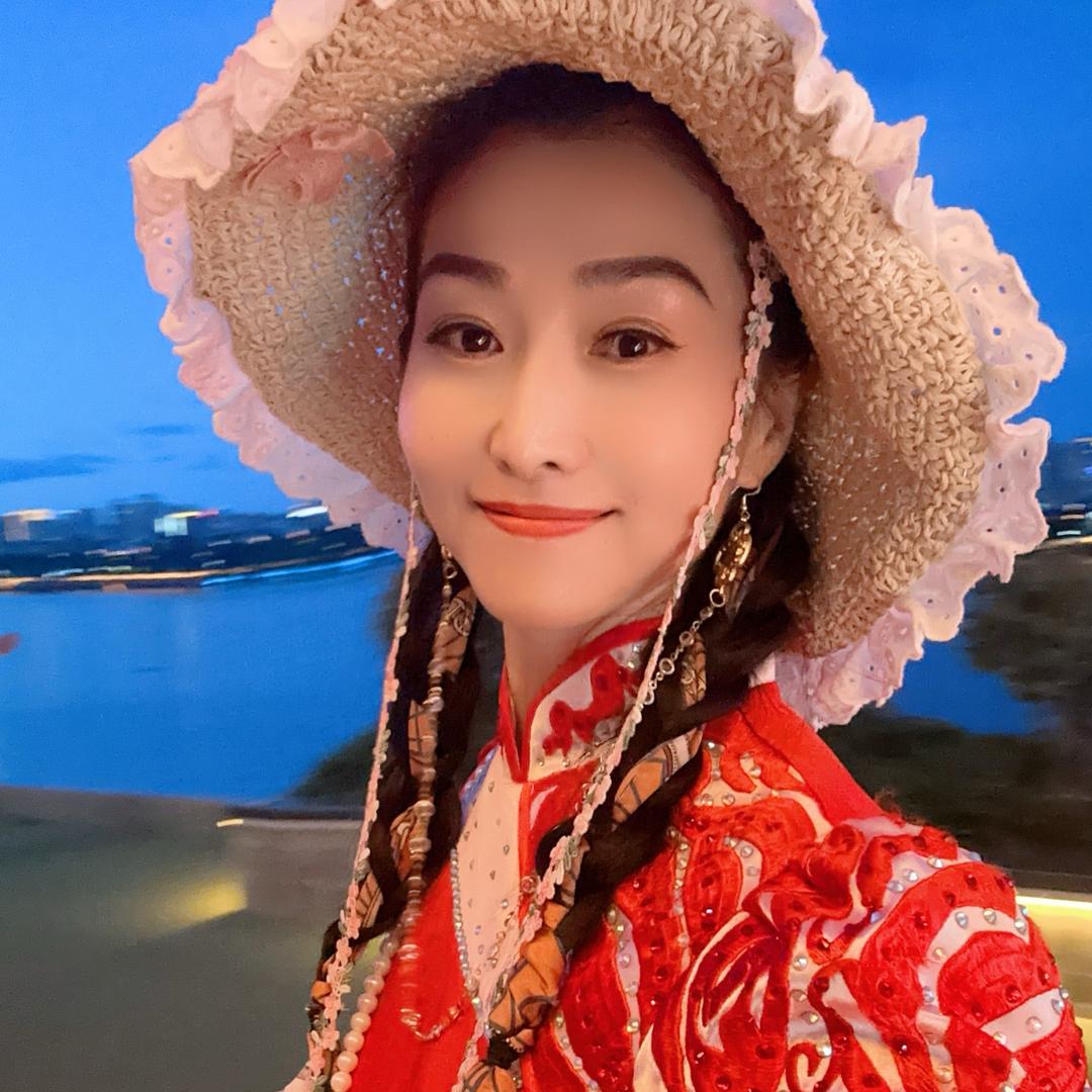高梦唱歌