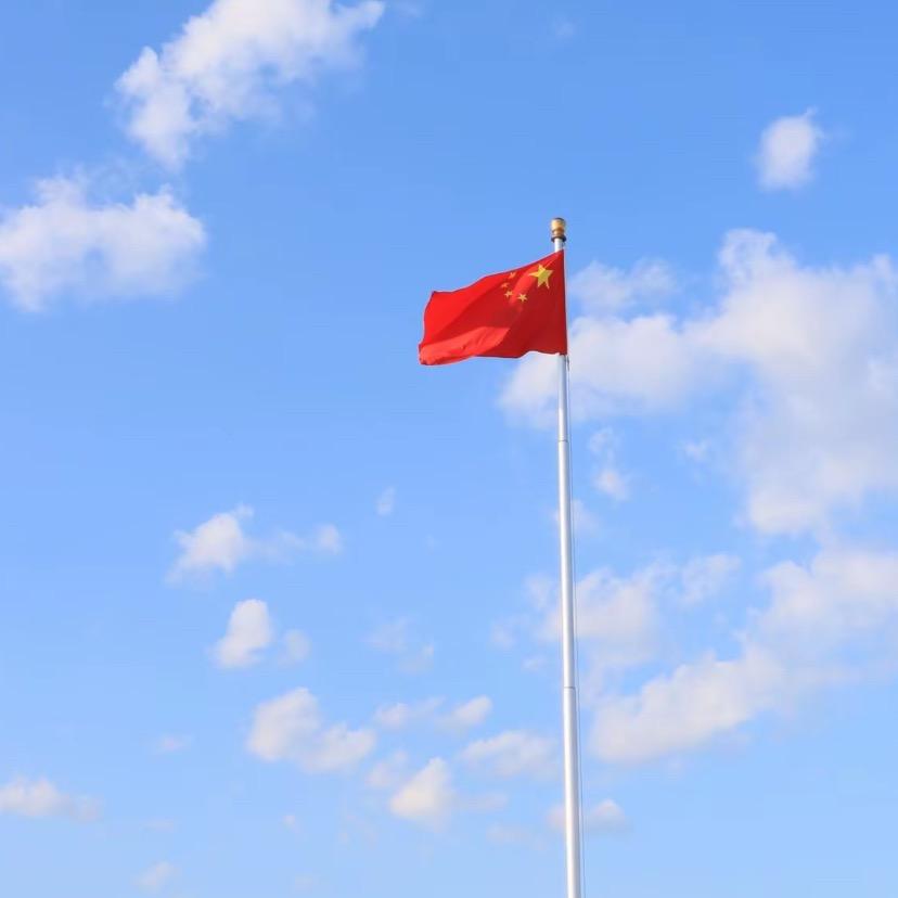 小哥来到