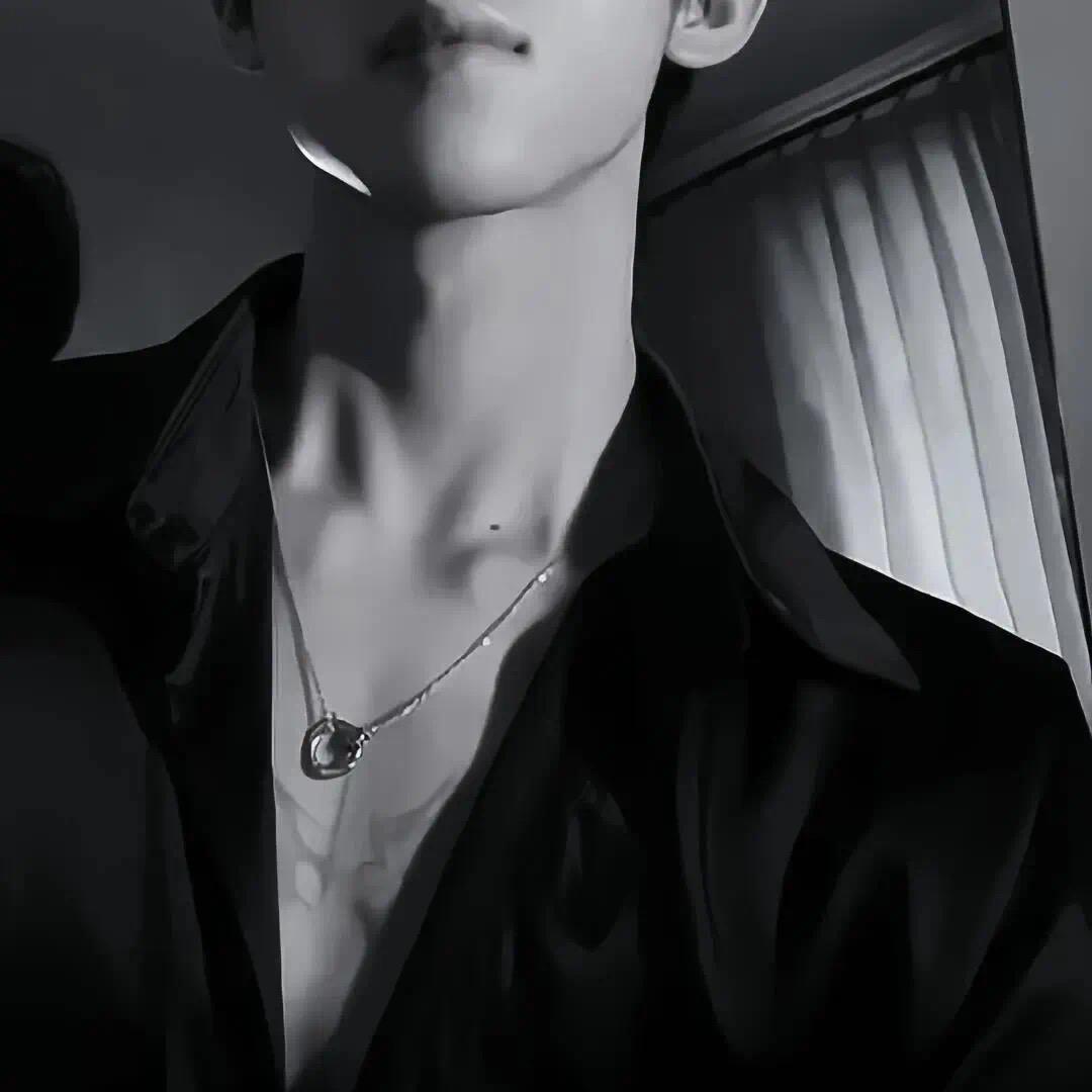 泰坦暴龙徒手捏爆小型星