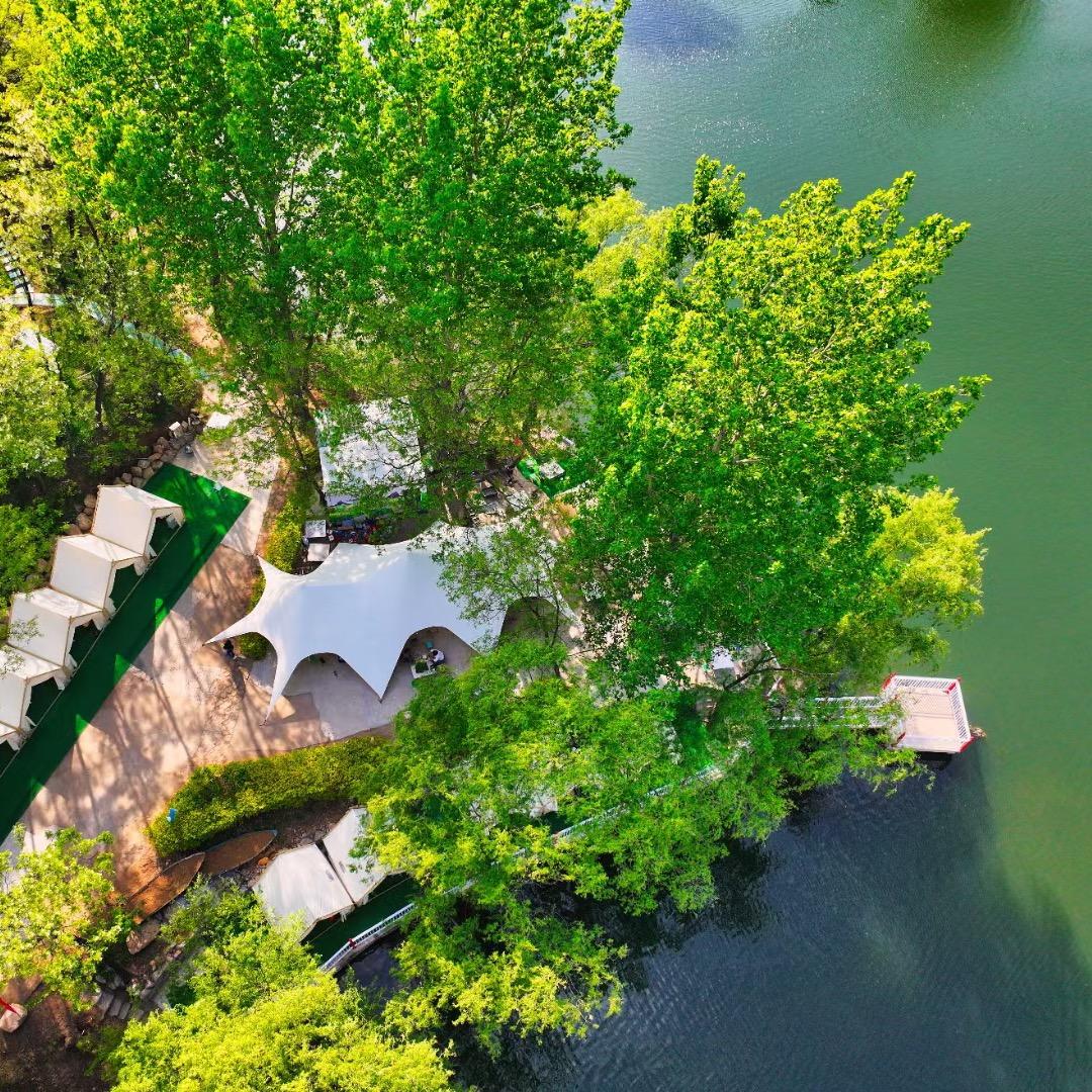 天星湖·伴山湖畔轻奢露营