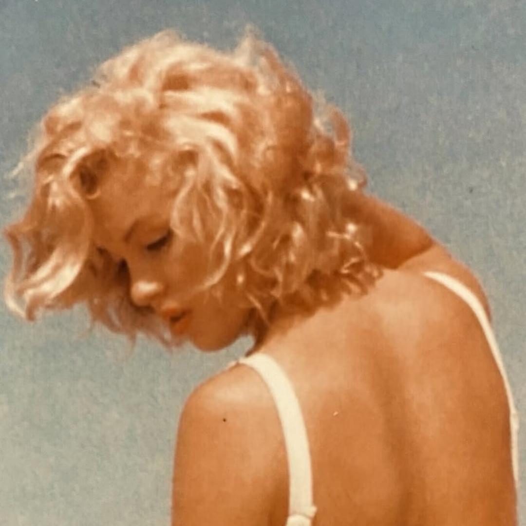 将美食一网打尽嘴里