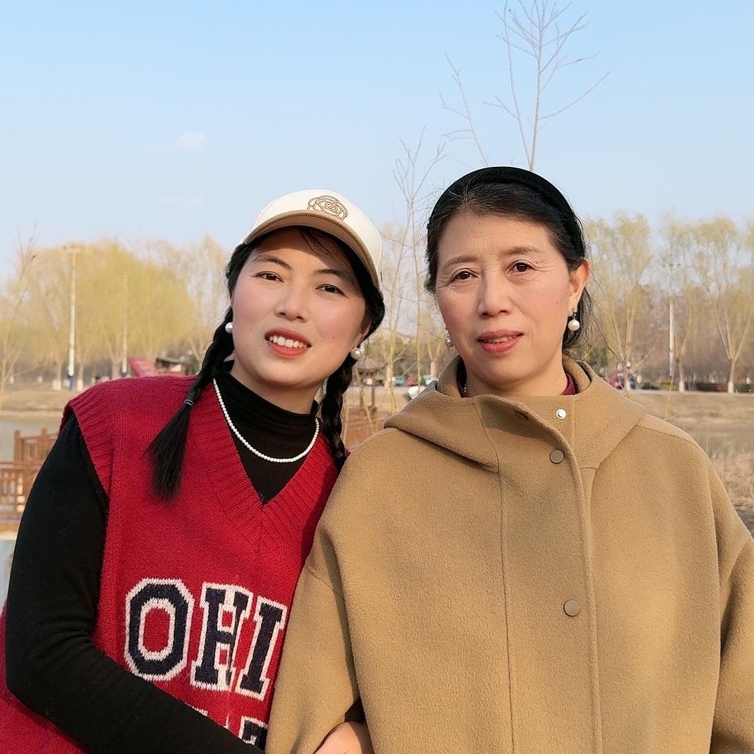老张和大莉